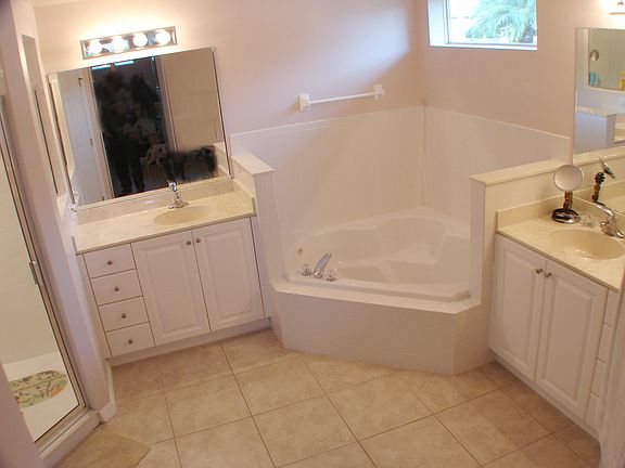 2nd image of 4238 Mayfair Ln