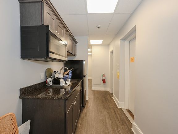 4th image of 26 Pleasant St Unit 2F