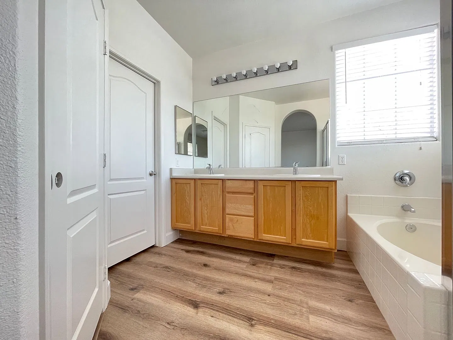 W. Cactus and S. Valley View - Lovely split level 2 bedroom home in Southern Highlands. — Photo 3