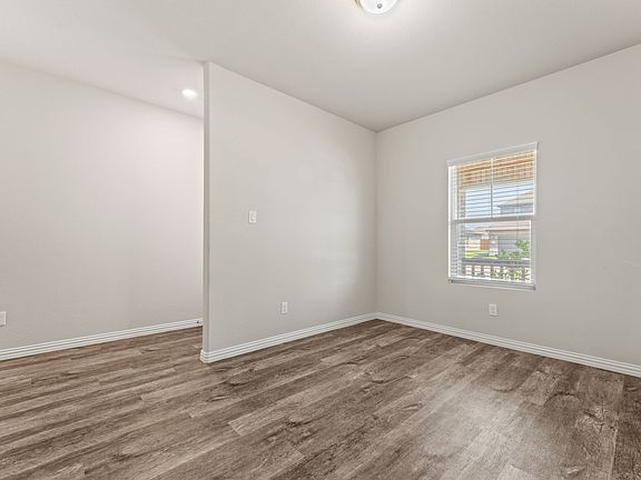 4th image of 521 Janette Ct