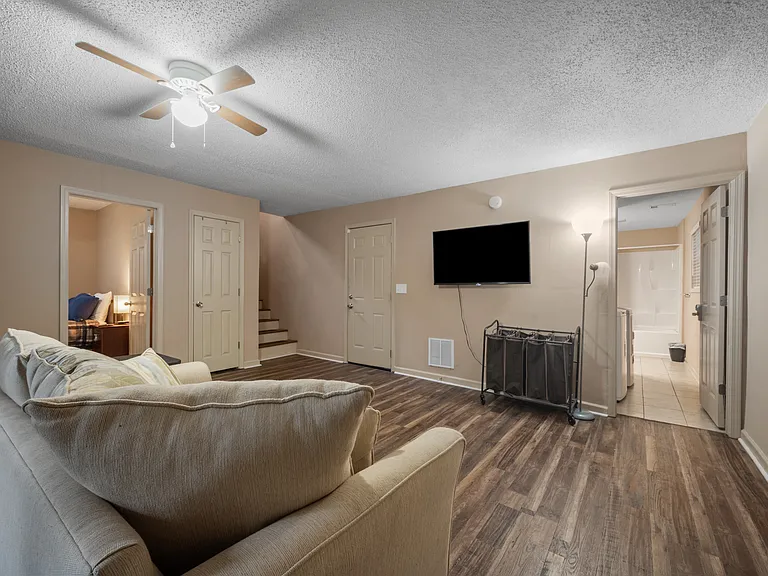 646 Woodcrest Manor Dr — Photo 5