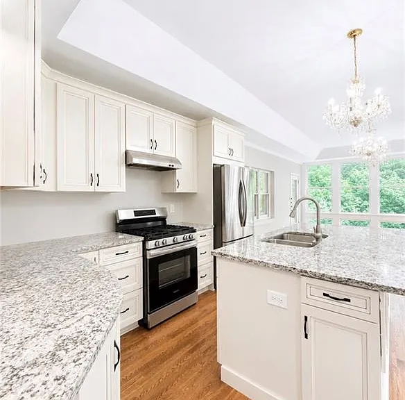 3235 Bentwood Close — Photo 41