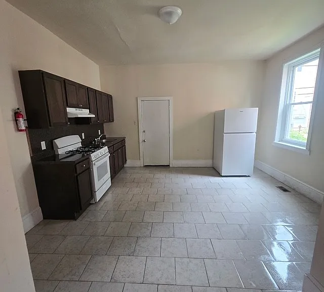 4906 N Camac St — Photo 2