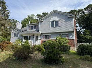 216 Glenwood Ln, Port Jefferson, NY 11777