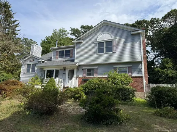 216 Glenwood Lane, Port Jefferson, NY 11777