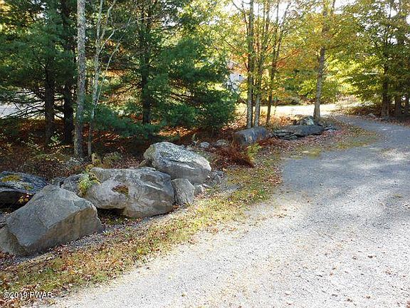 3rd image of 222 Surrey Dr