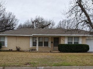 1215 Fair Ave, Gainesville, TX 76240