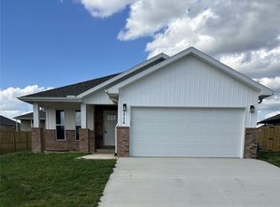 1716 Farmer St, Pea Ridge, AR 72751