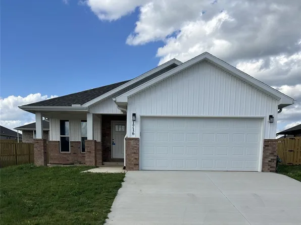 1716 Farmer St, Pea Ridge, AR 72751