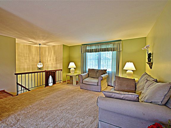 3rd image of 22297 Lorraine Dr