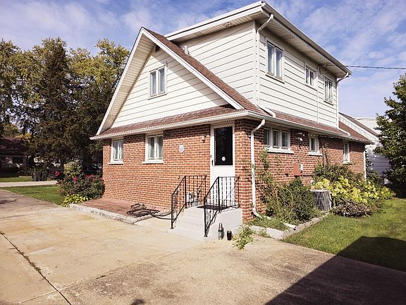 3rd image of 817 N Prater Ave