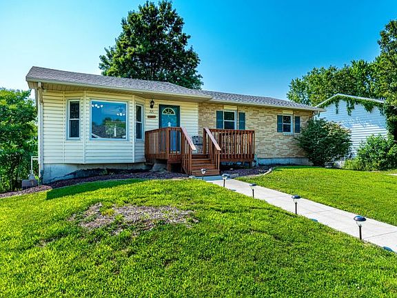 4th image of 221 N Moonglow Ln