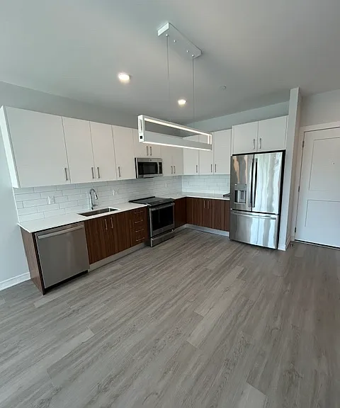 Residences at Sharon Gallery — Photo 75