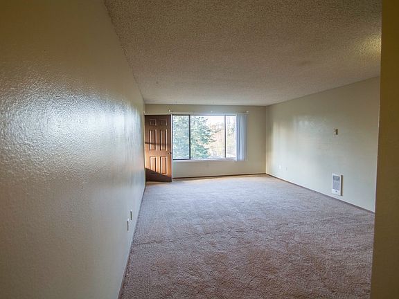 4th image of 17120 15th Ave NE #S-203