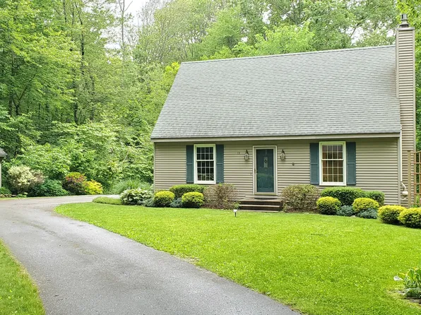 19 Oak Leaf Circle, Coventry, CT 06238