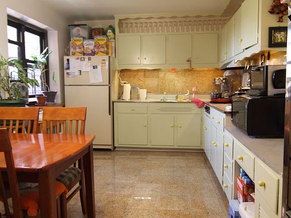 Kitchen (Marble Floor)