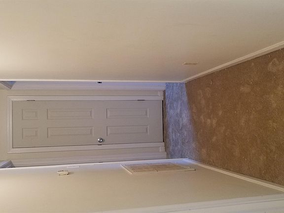 5th image of 135 Dorchester St
