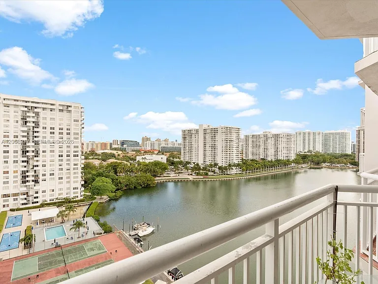 18071 Biscayne Blvd #1401 — Photo 31