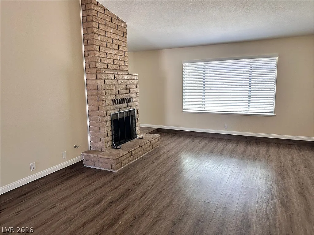 3 bed, 2.0 bath, 1600 sqft, $1,995 — Photo 4