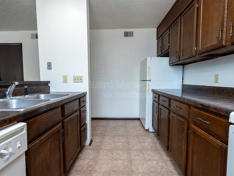 Midtown Place Apartments — Photo 32