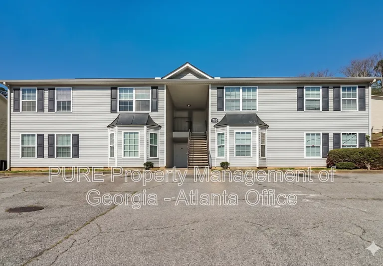 1702 Stonehaven Cir — Photo 1