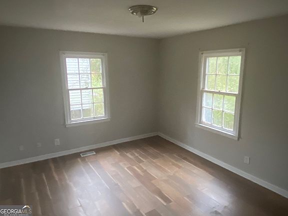 5th image of 1765 Elaine Dr