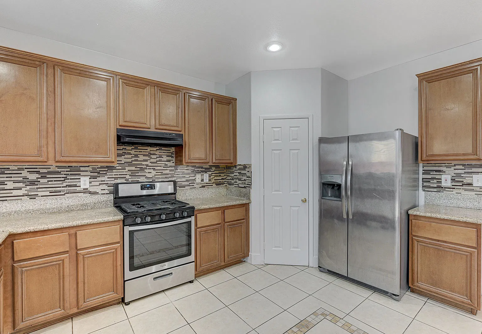 6 bed, 2781 sqft, $2,695 — Photo 4