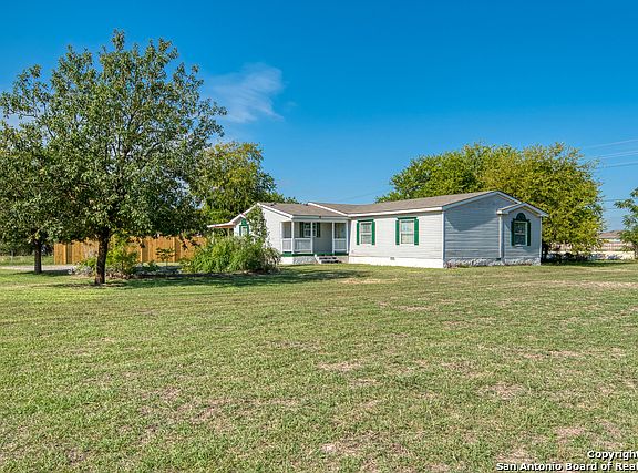4th image of 210 Clear Springs Dr