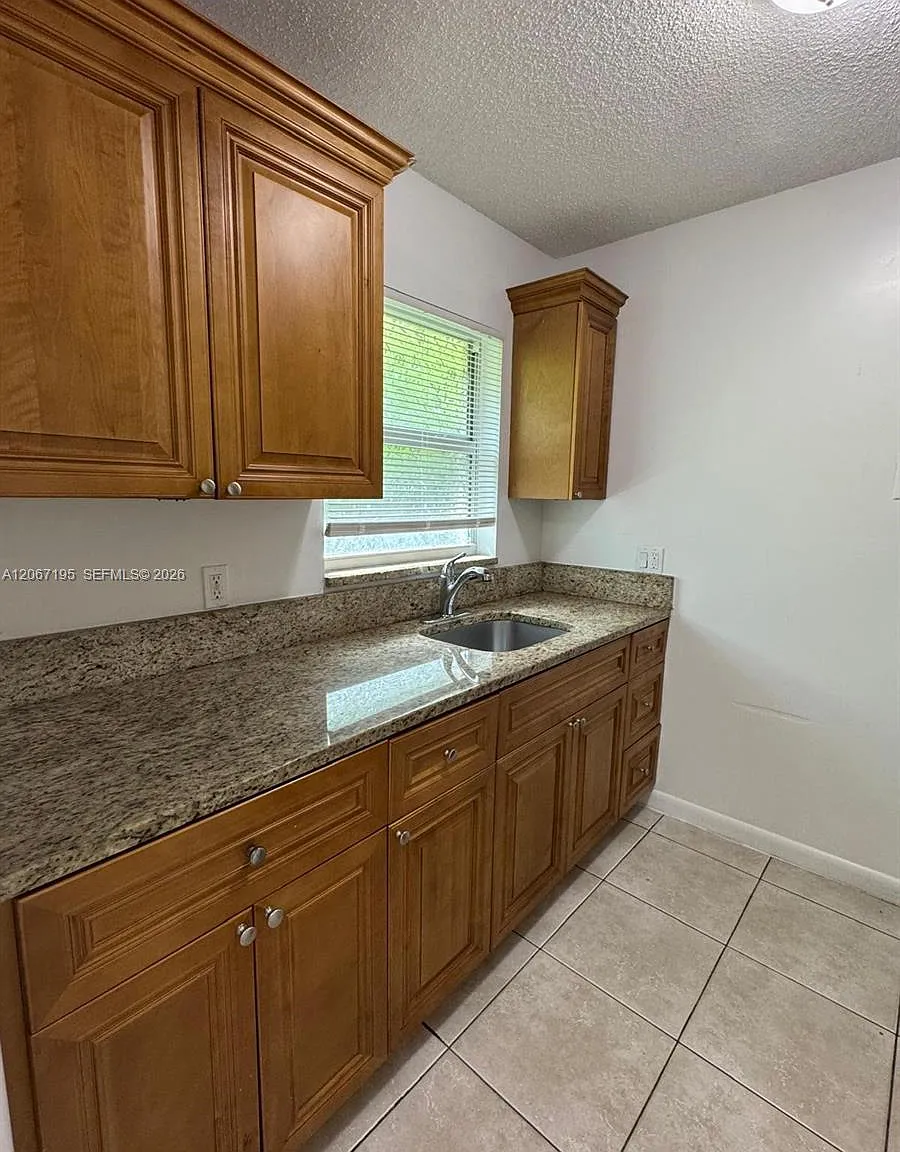 Hovianna Viii Condo — Photo 1