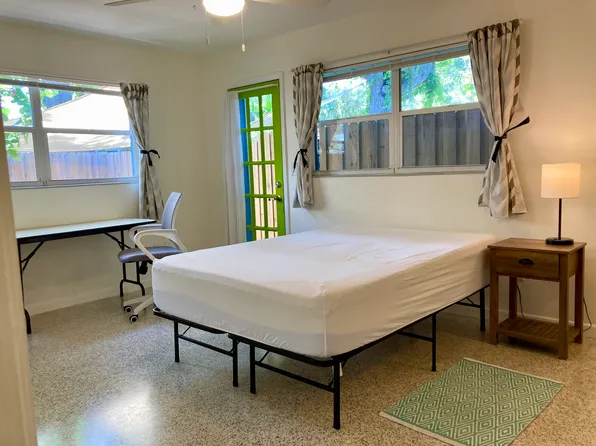 2836 W Tamiami Cir S, Sarasota, FL 34234