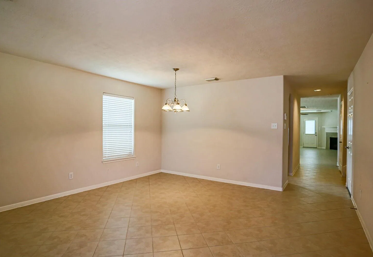 4 bed, 3.5 bath, 3342 sqft, $2,350 — Photo 4
