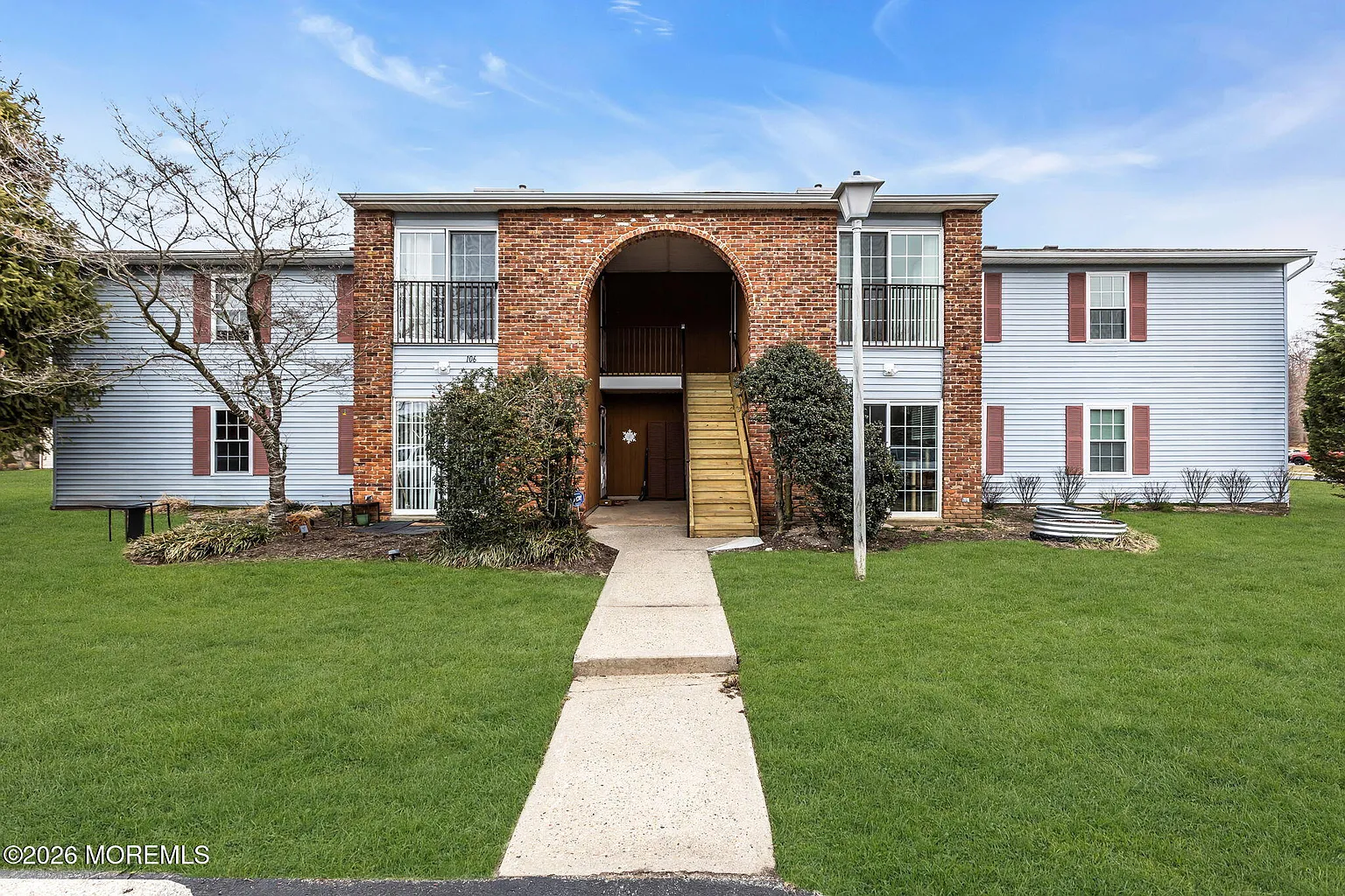 105 Frontier Way photo 1