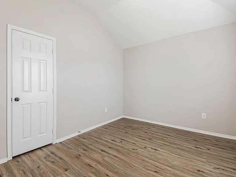 908 Matthew Ln — Photo 16
