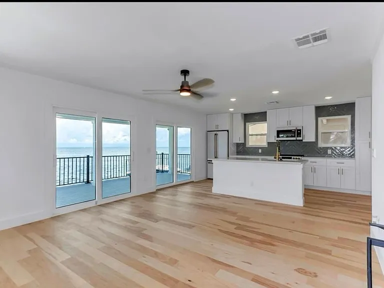 6417 Driftwood Dr — Photo 3