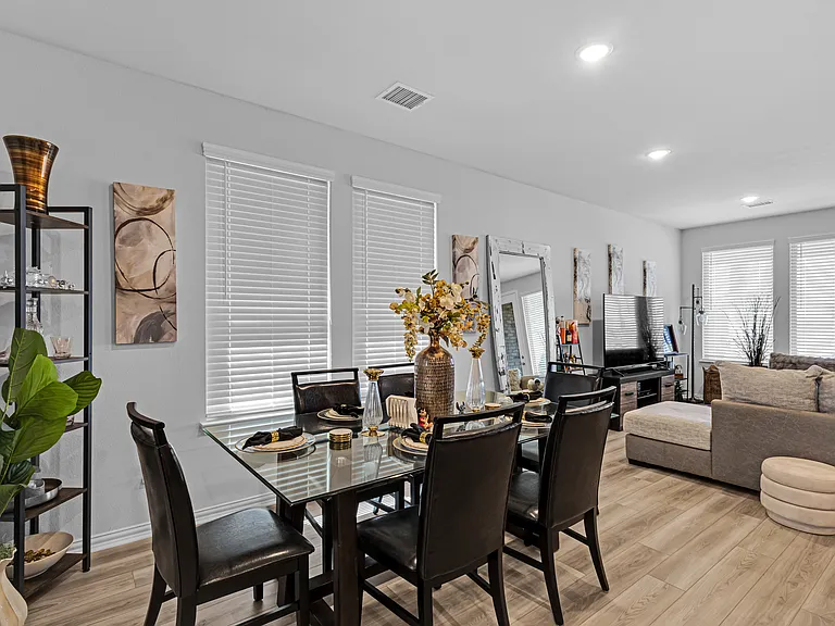 1116 Redcoat Dr — Photo 2