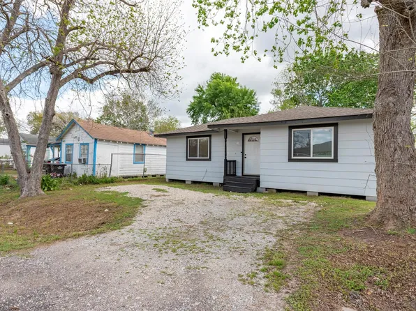1604 Texas St, Alvin, TX 77511