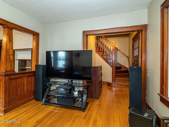 3rd image of 9 Wilkins Ave