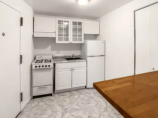 Rented by Halstead Real Estate | media 10