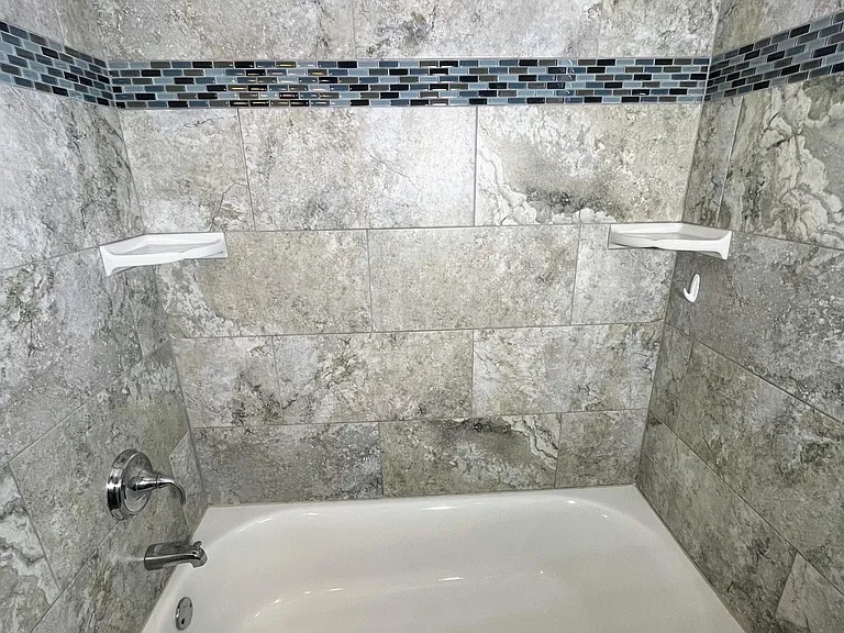 Shower-tub combo with curved shower rod for more space.