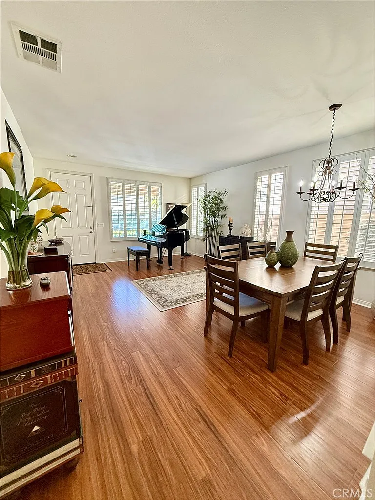 5 bed, 2462 sqft, $4,500 — Photo 3