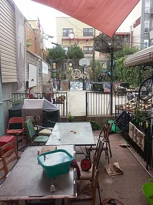 Rented by MCR Realty | media 22