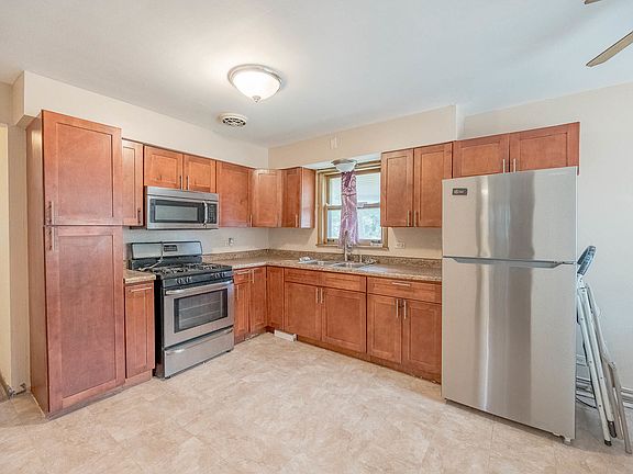 4th image of 14446 Minerva Ave