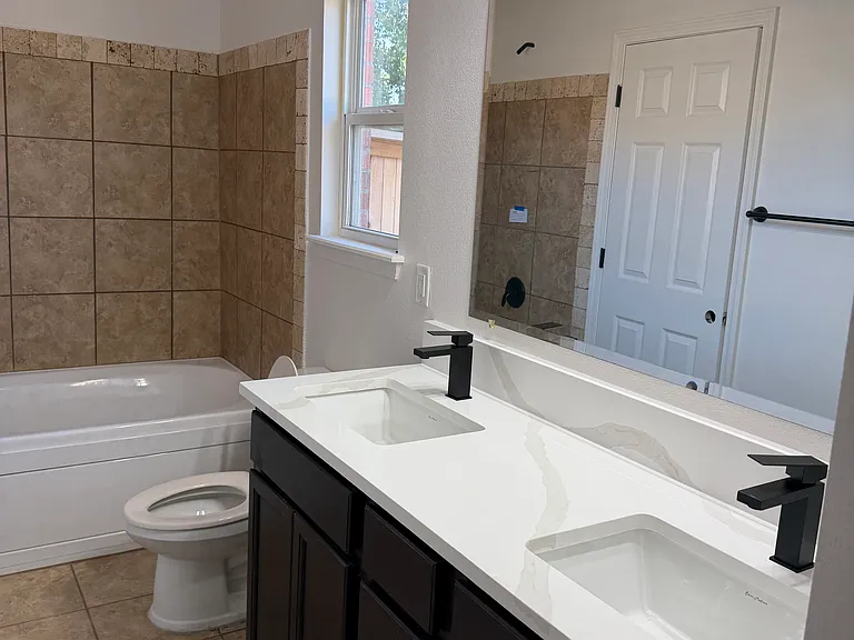 2709 W Imperial St — Photo 8