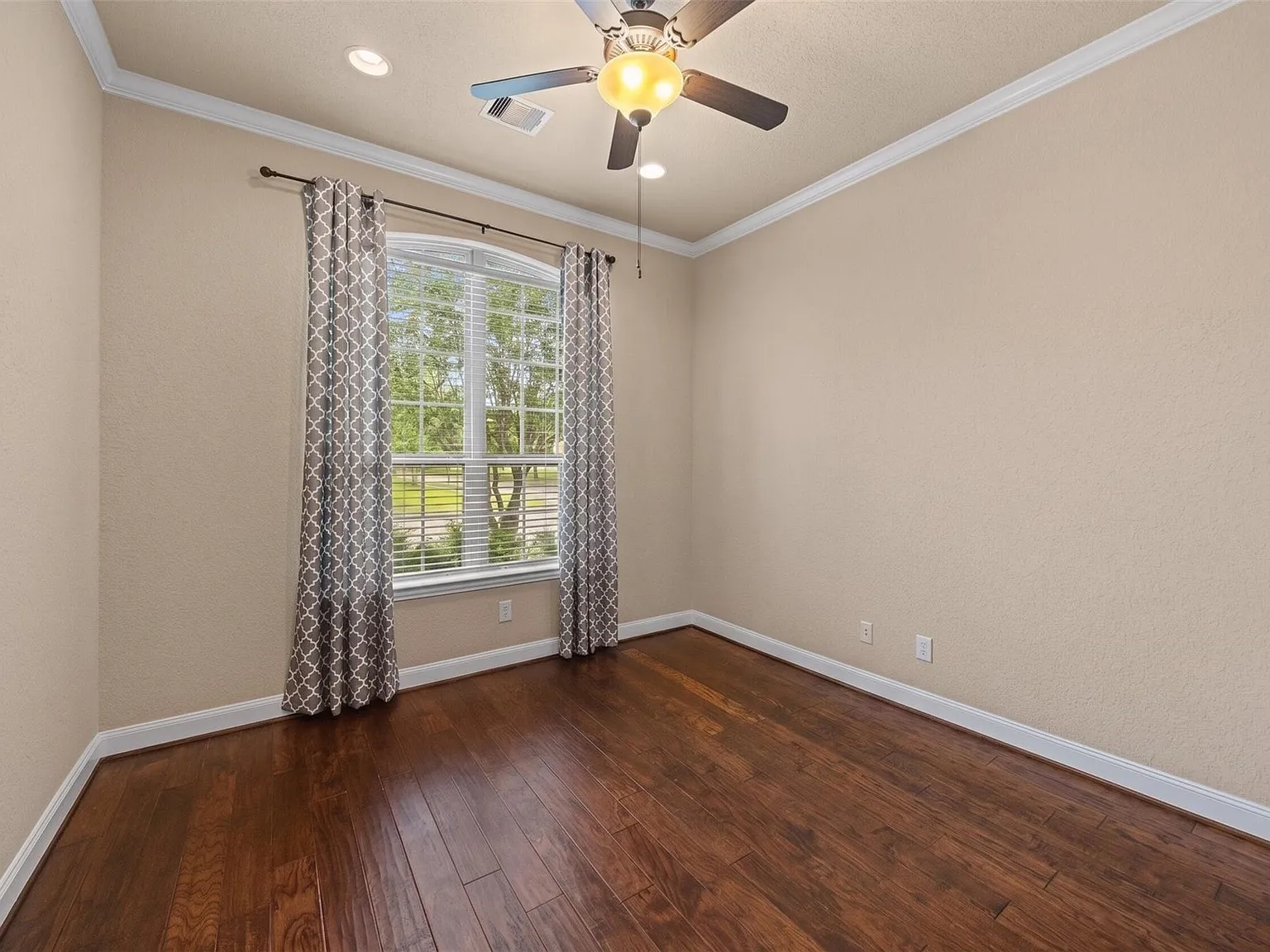 4 bed, 3.5 bath, 3145 sqft, $3,500 — Photo 4