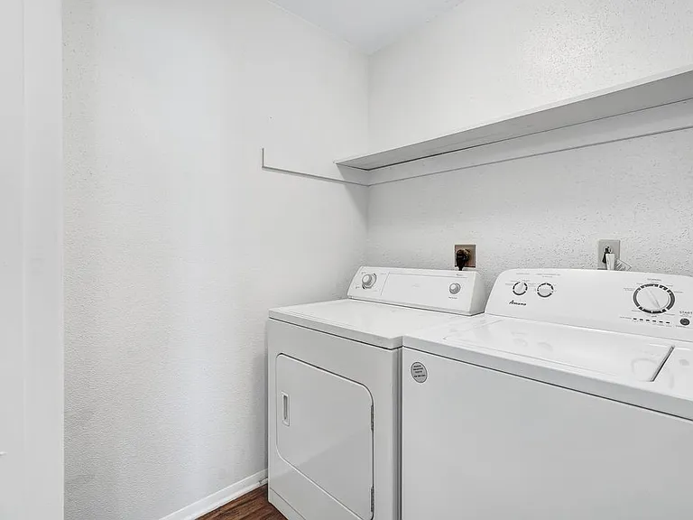 Park's Edge Apartments — Photo 7