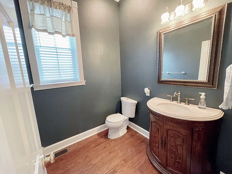 205 E Elm St — Photo 12