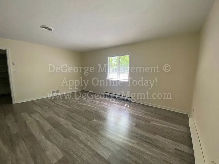 311 1/2 Washington St — Photo 11