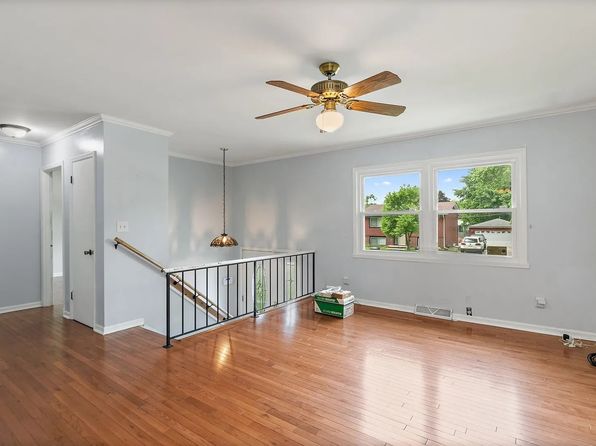 1011 Mark St