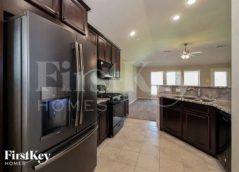 4818 La Piedra Ln — Photo 8