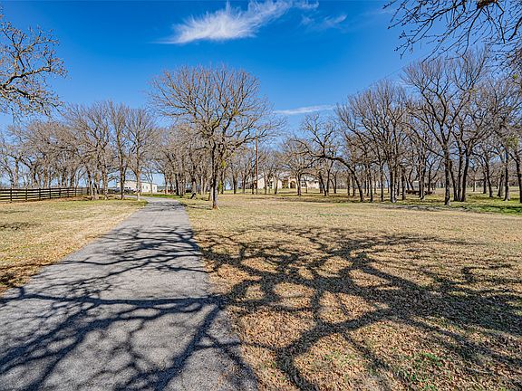 3rd image of 3250 Neri Rd